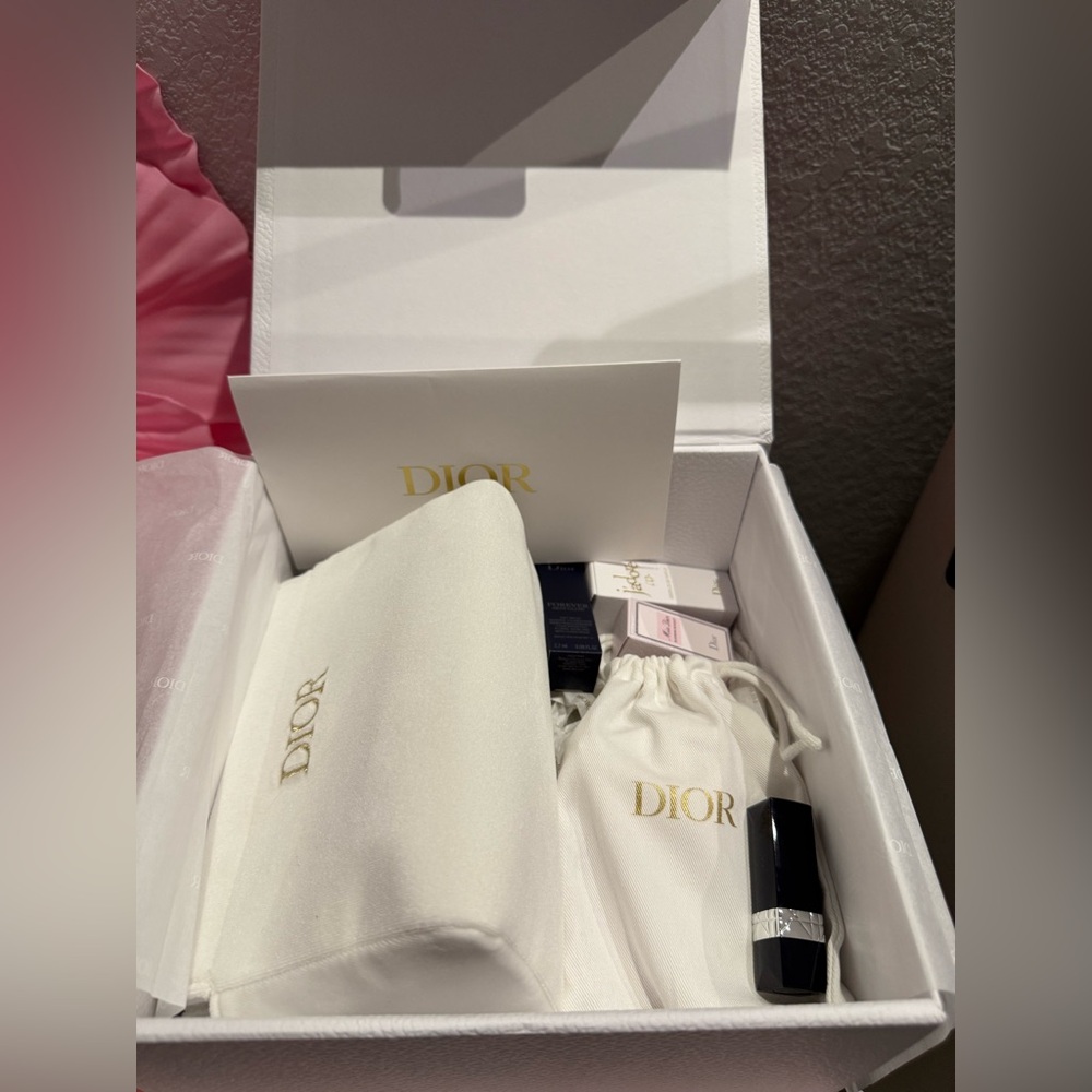 Dior Beauty White Velvet and Gold Cosmetic Bag and Minis - Picture 8 of 9
